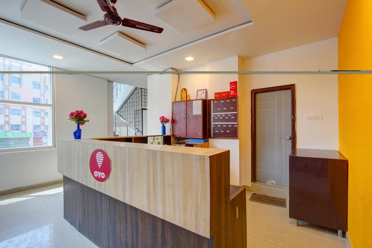 Oyo 11670 Hotel Vishnu Priya Residency Hyderabad Exterior photo