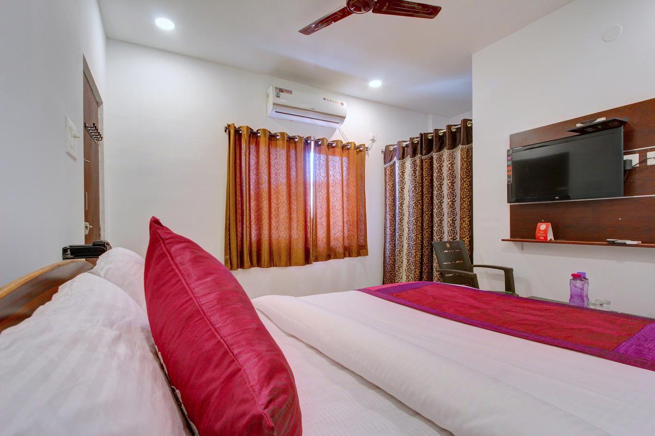 Oyo 11670 Hotel Vishnu Priya Residency Hyderabad Exterior photo